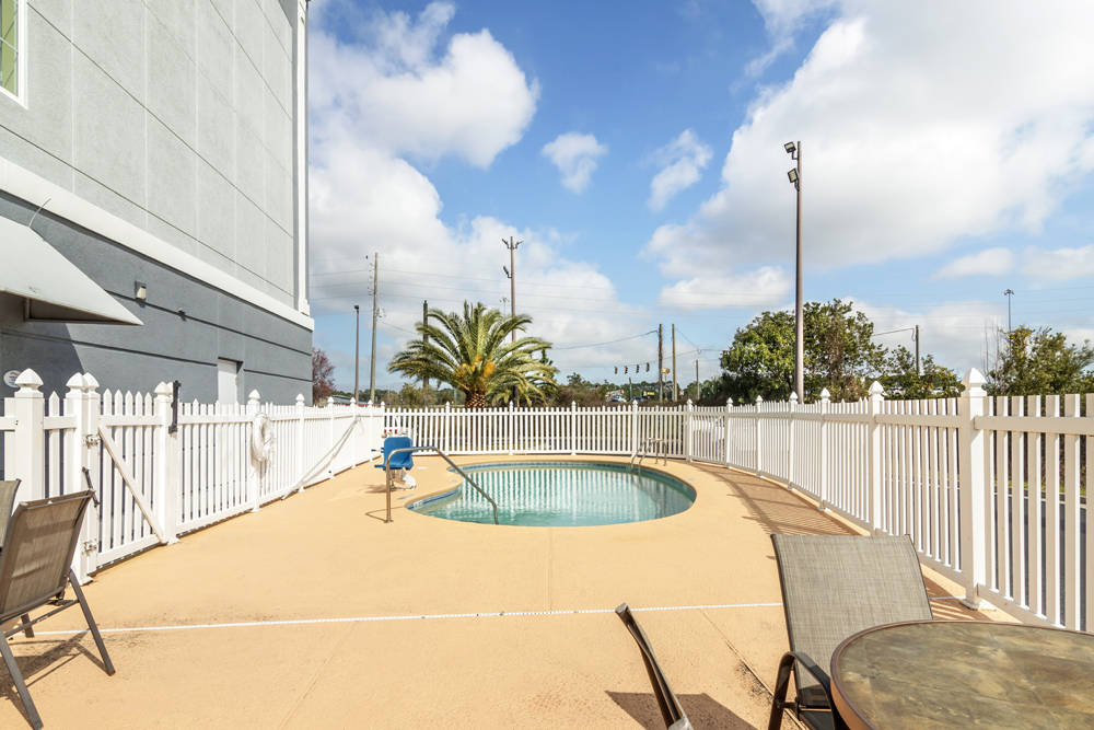 Hotel pool